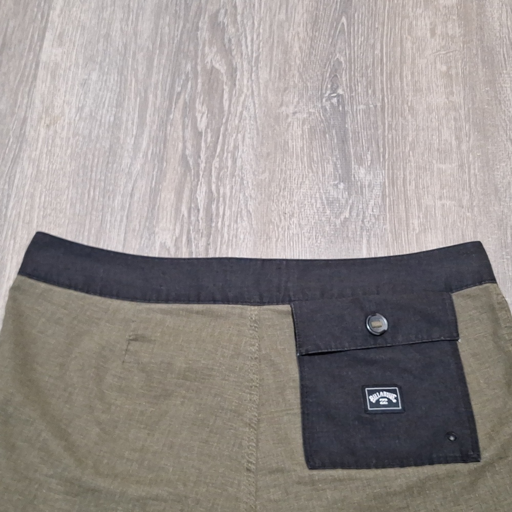 Billabong Men's Olive Board Shorts | Faded Tropical Pattern | Size 30 - Picture 11 of 12